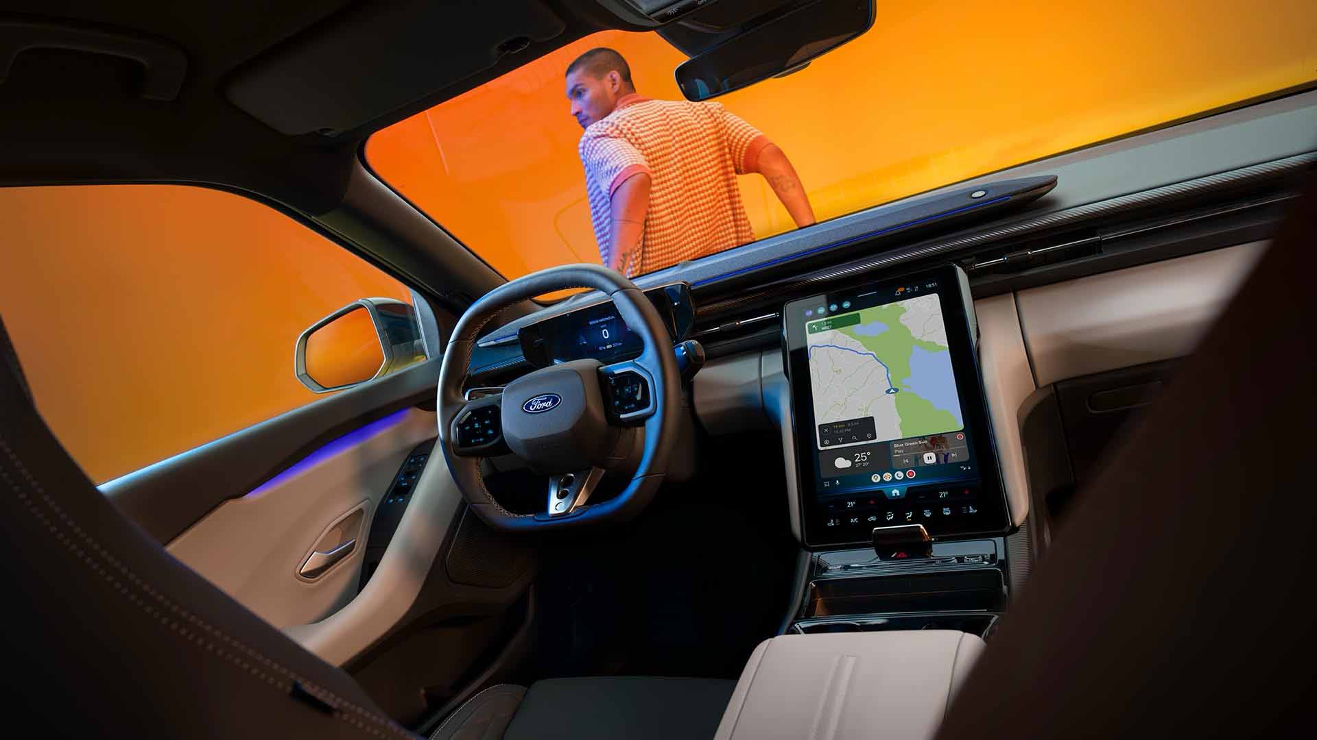 Hier ist das Interieur des Ford Capri zu sehen